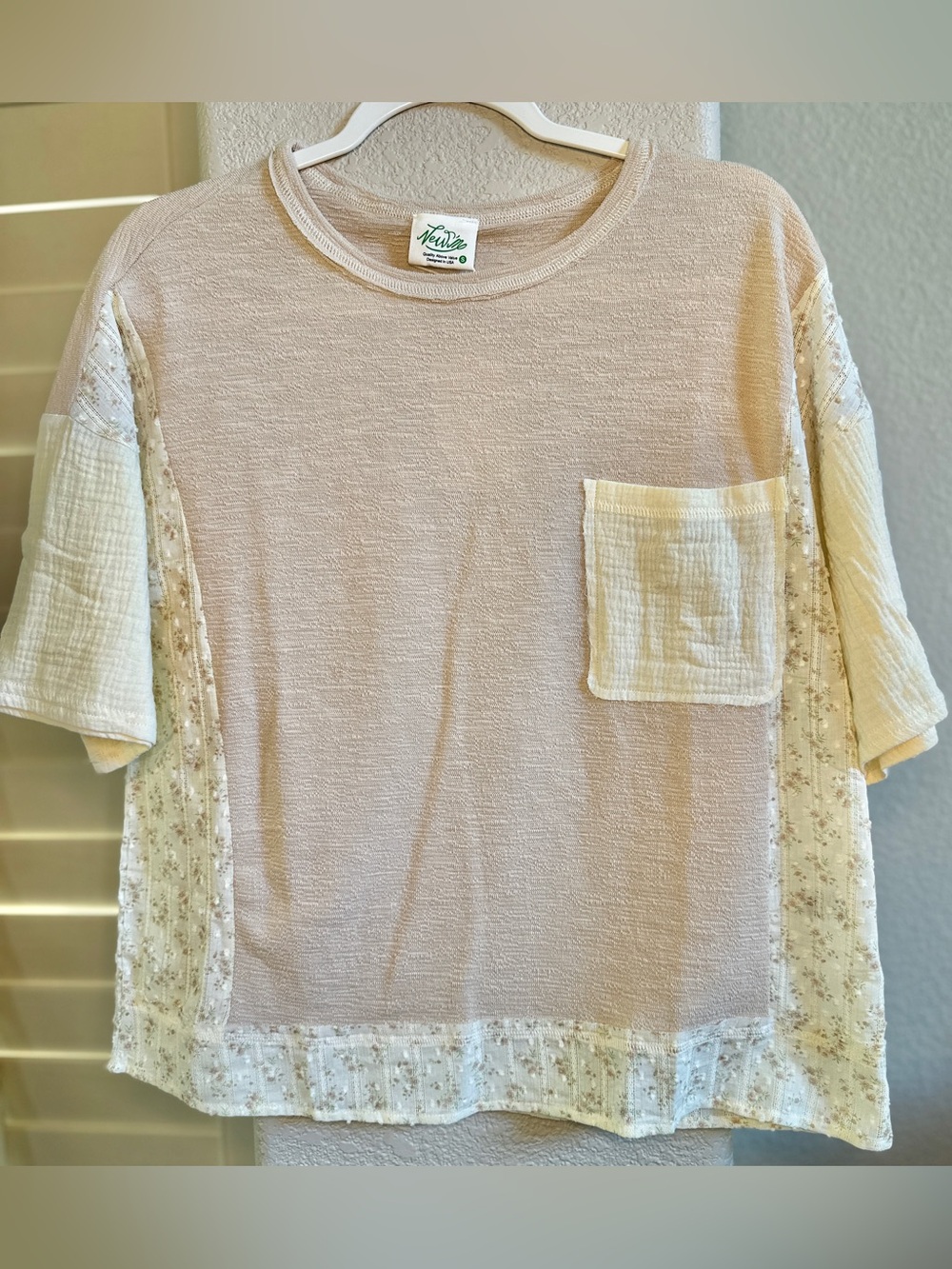NWT Boutique Blouse - Size Small - Floral - Trendy